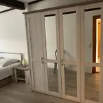 Alt-berliner Schwanenhof Dg Links *