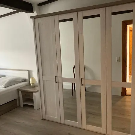 Alt-berliner Schwanenhof Dg Links *