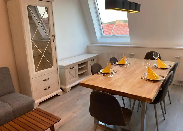 Alt-berliner Schwanenhof Dg Links