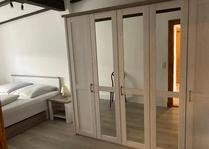 Alt-berliner Schwanenhof Dg Links *