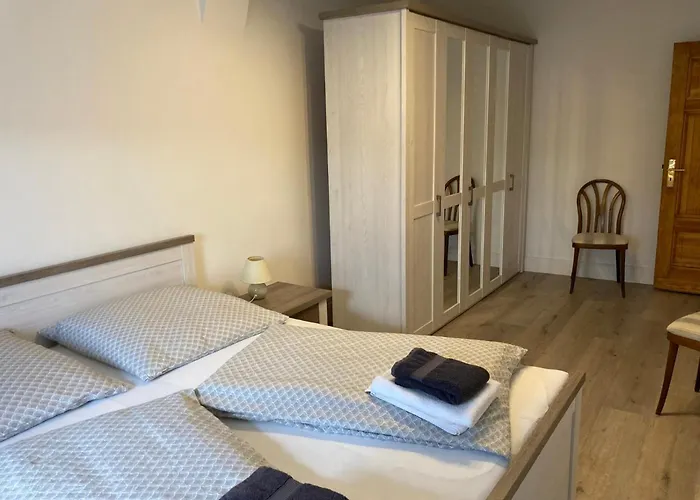 Alt-berliner Schwanenhof Dg Links