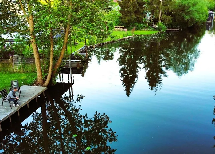 Alt-berliner Schwanenhof Dg Links *