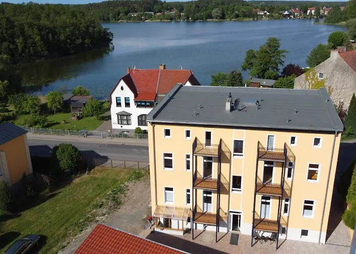 Alt-berliner Schwanenhof Dg Links Lägenhet *